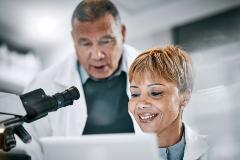 EB-2 NIW – Complete Guide to the National Interest Waiver Green Card Two scientists, an example for candidates for an EB-2 NIW (National Interest Waiver).